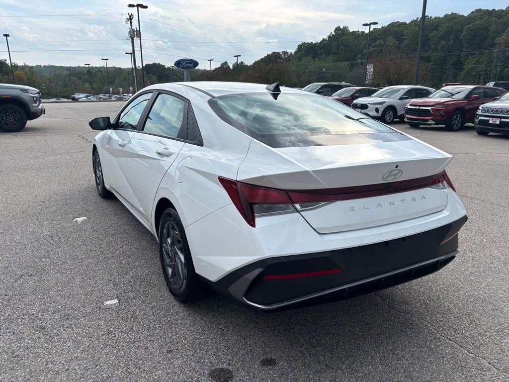 Used 2024 Hyundai Elantra SEL FWD image 10
