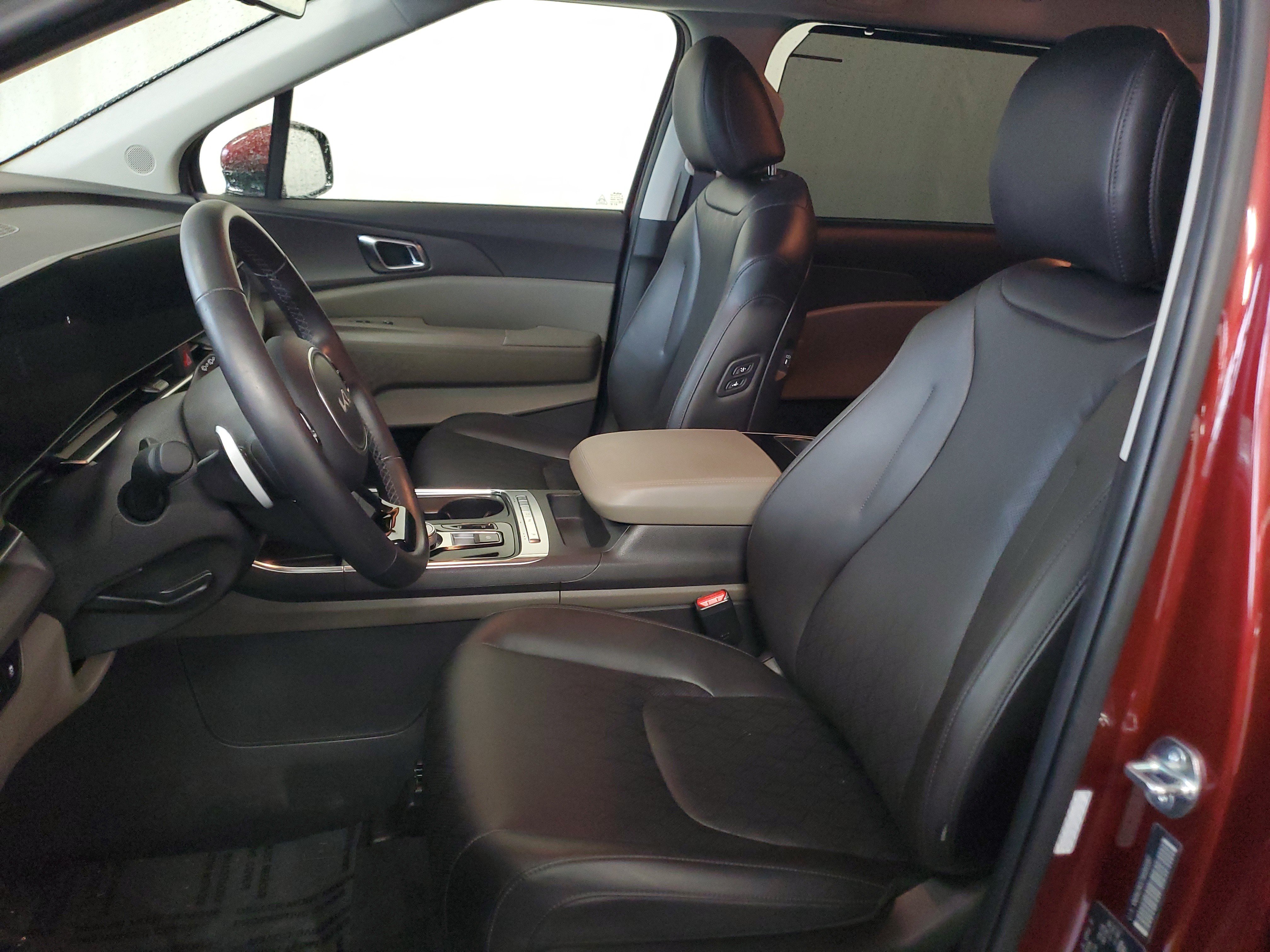 Used 2025 Kia Carnival EX FWD image 19