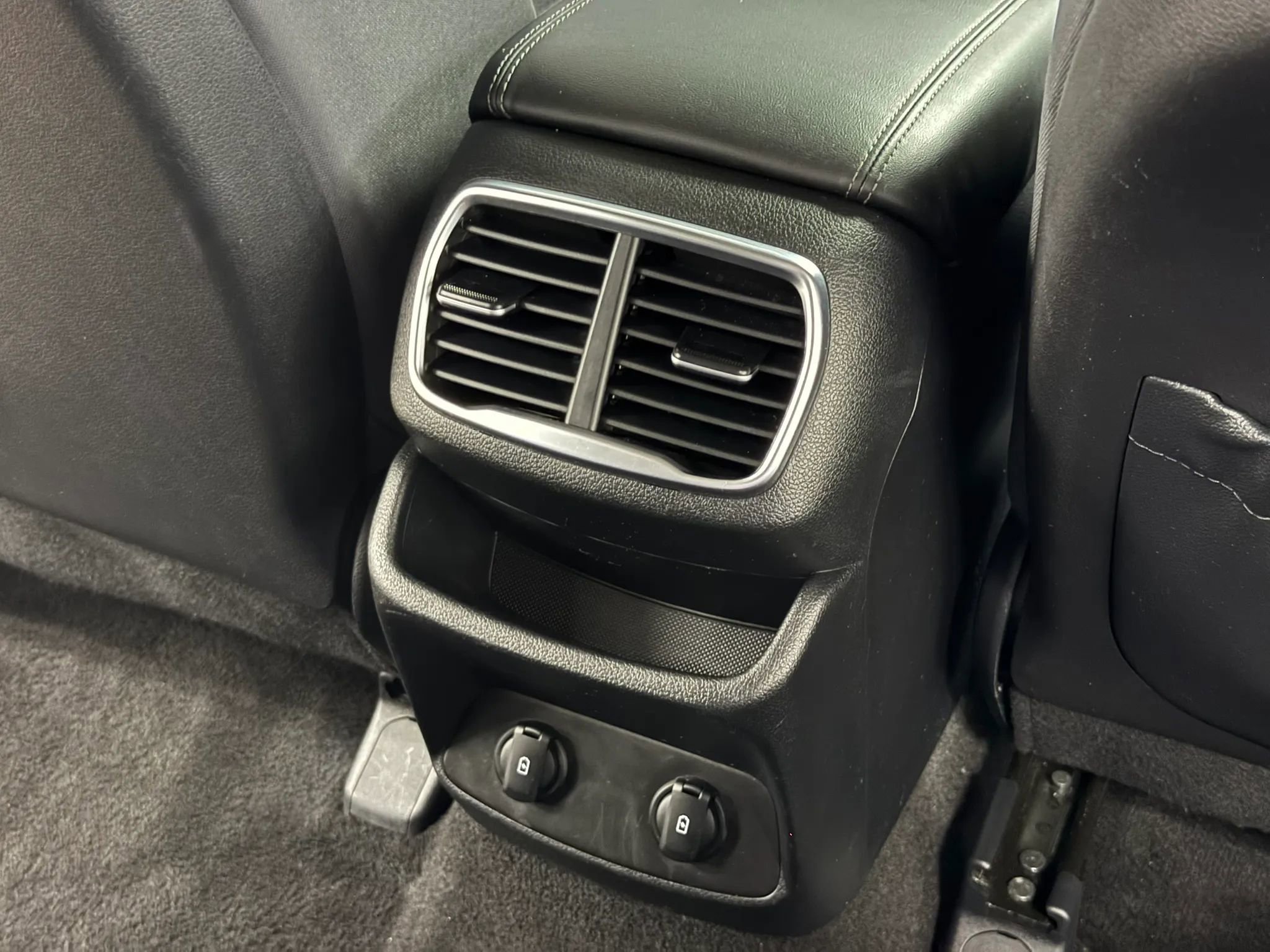 Used 2019 Hyundai Santa Fe SE AWD/4WD image 11