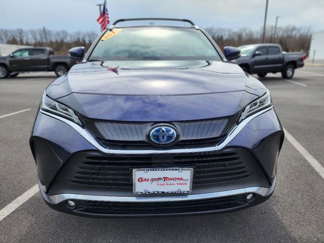 Used 2023 Toyota Venza XLE AWD/4WD image 2