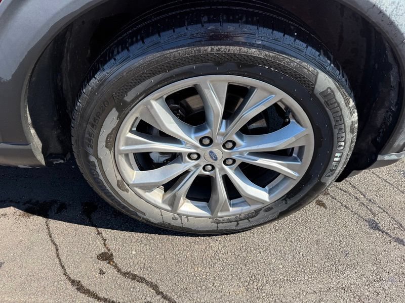 Used 2020 Ford Explorer XLT w/ Equipment Group 202A AWD/4WD image 18