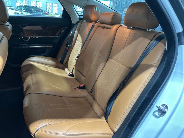 Used 2016 Jaguar XJ R-Sport RWD image 49