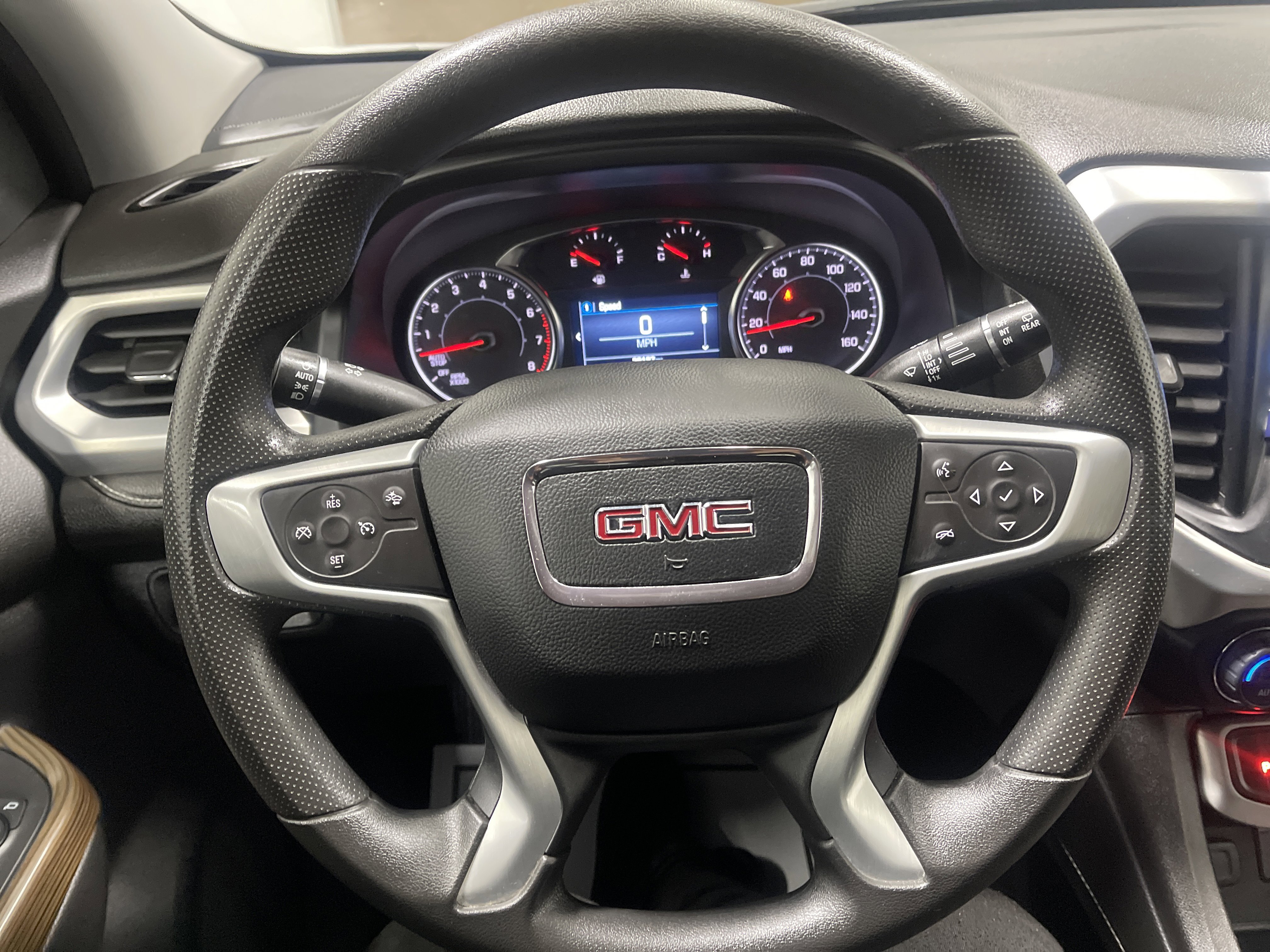 Used 2023 GMC Acadia SLE image 30