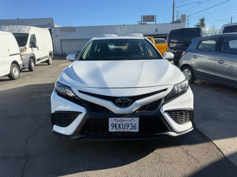 Used 2024 Toyota Camry SE image 2