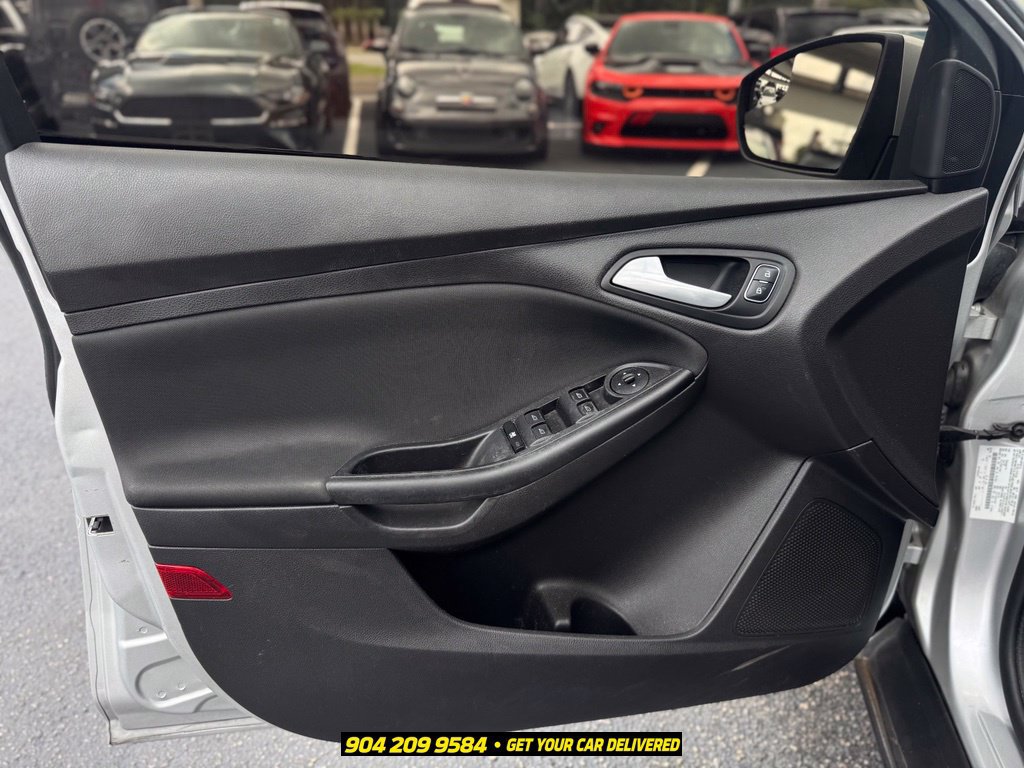Used 2017 Ford Focus SE FWD image 12