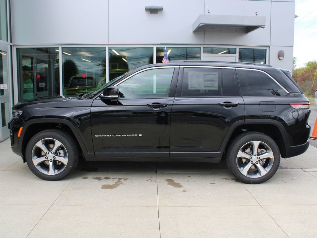 New 2025 Jeep Grand Cherokee Limited w/ Trailer Tow Package image 5