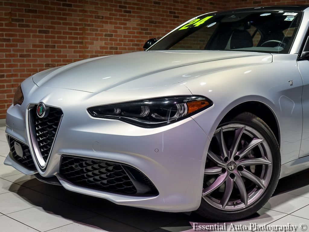 Used 2024 Alfa Romeo Giulia Ti AWD/4WD image 3
