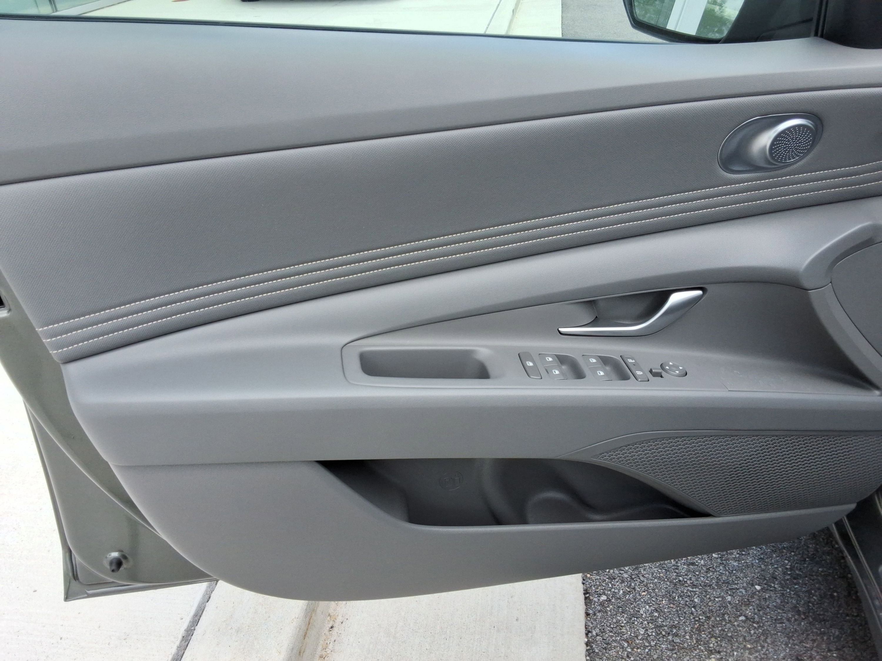 Used 2025 Hyundai Elantra SEL FWD image 23