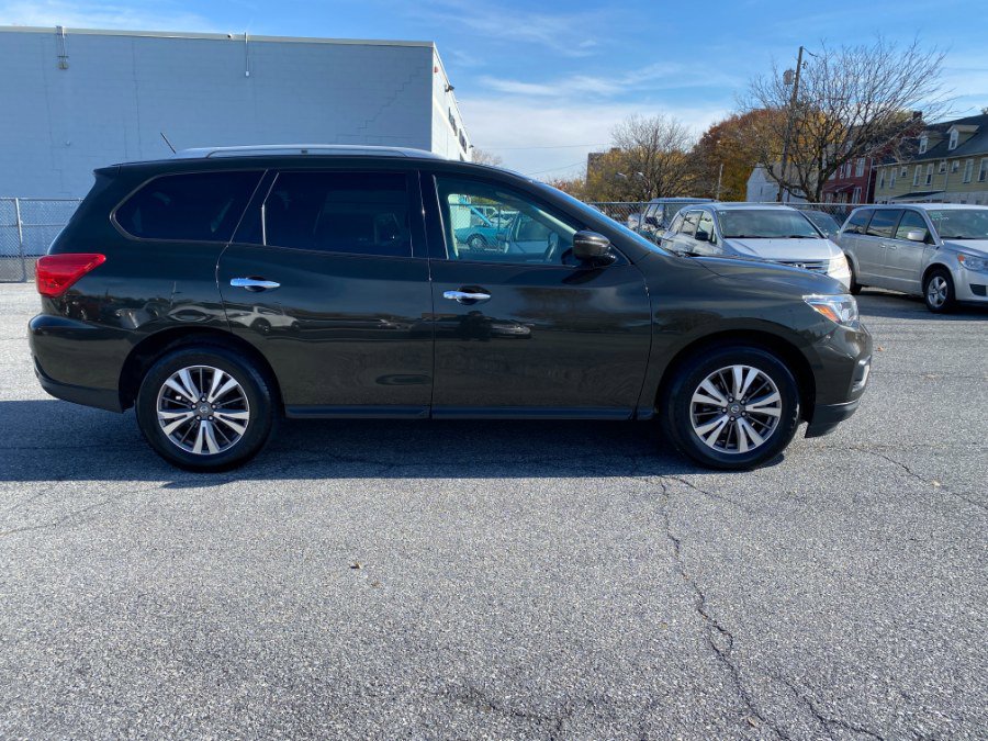 Used 2017 Nissan Pathfinder SV image 6