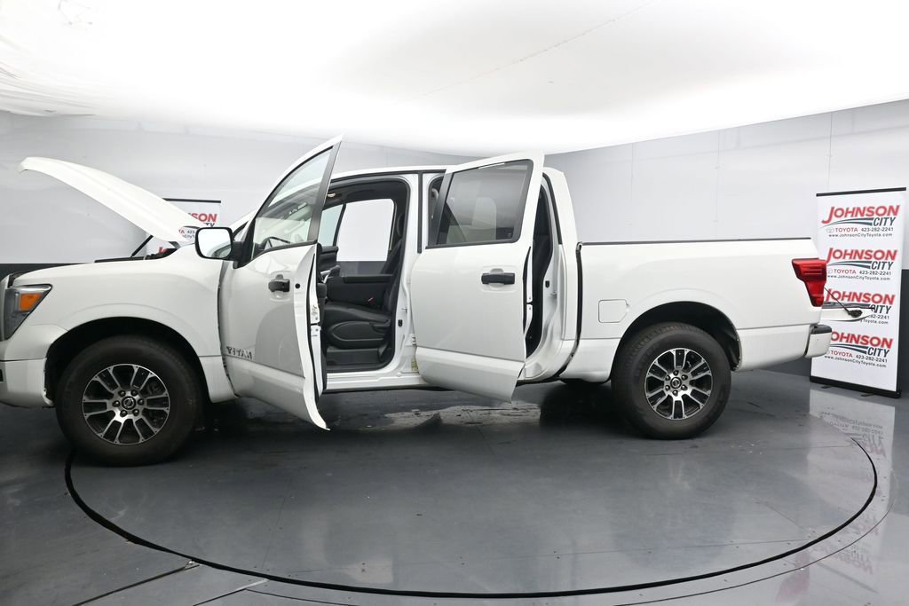 Used 2022 Nissan Titan SV image 40
