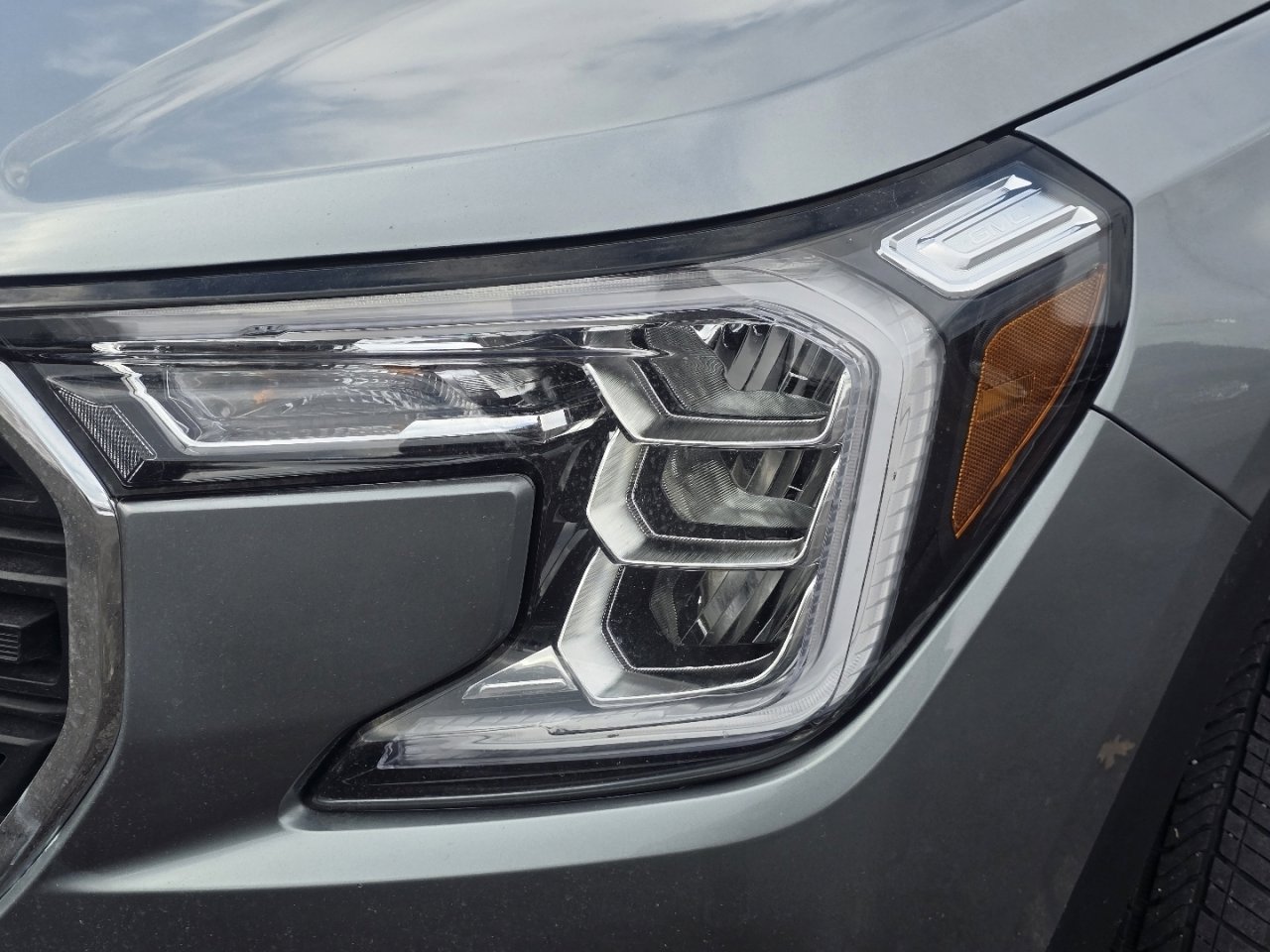 Used 2024 GMC Terrain SLE image 10