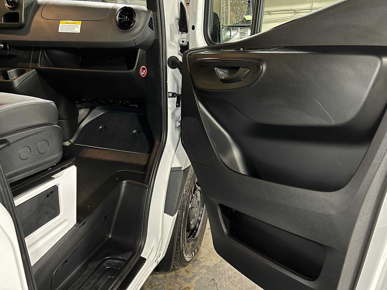 Used 2025 Mercedes-Benz Sprinter 2500 image 10