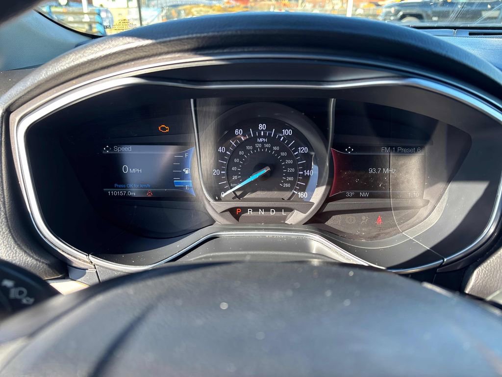 Used 2017 Ford Fusion SE w/ Fusion SE Technology Package image 16