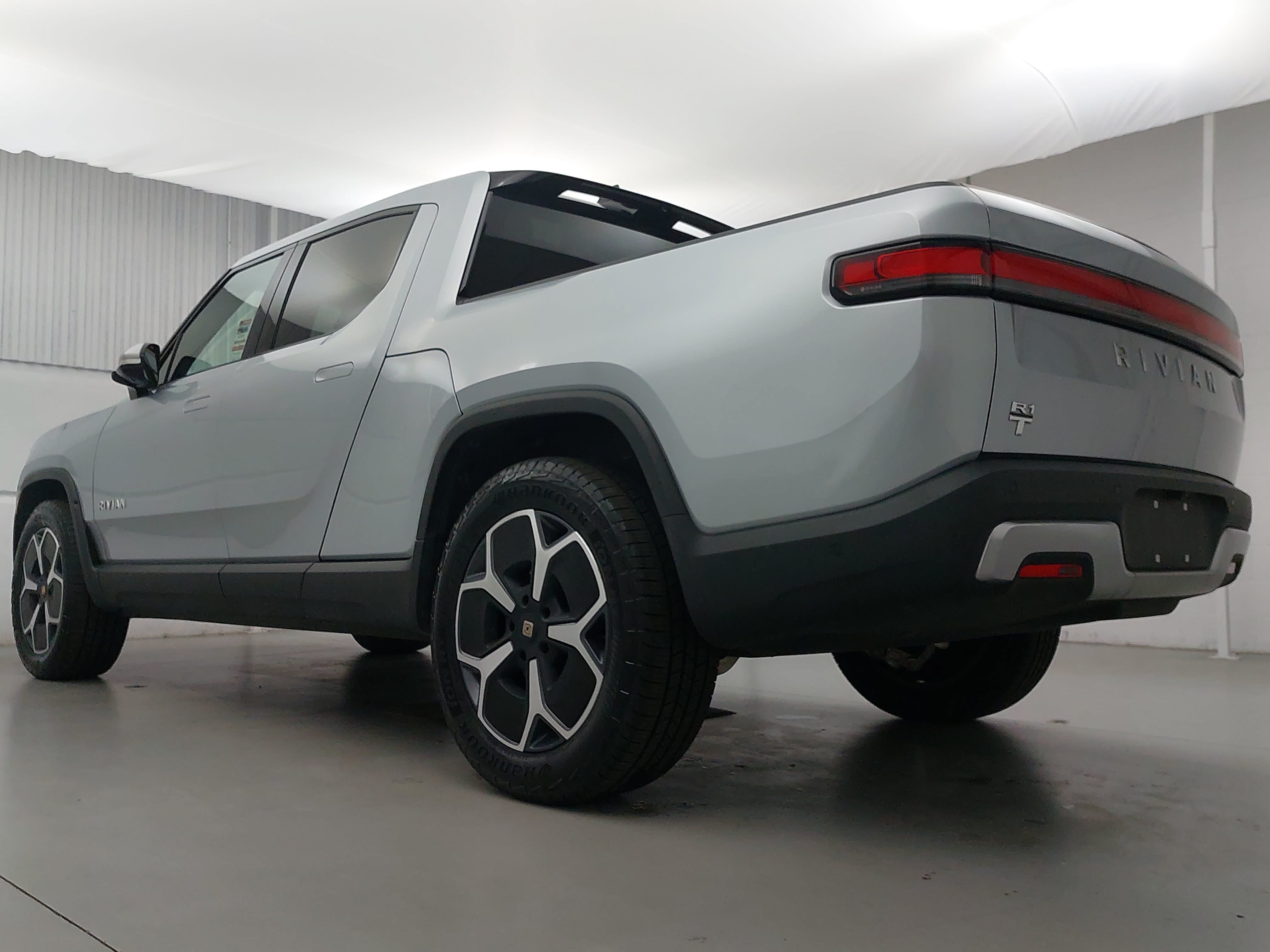 Used 2023 Rivian R1T Adventure Dual AWD/4WD image 3