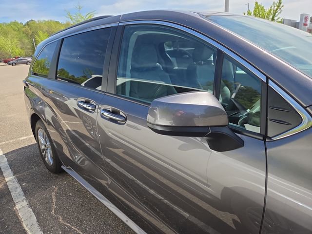 Used 2024 Toyota Sienna XLE w/ XLE Plus Package image 2