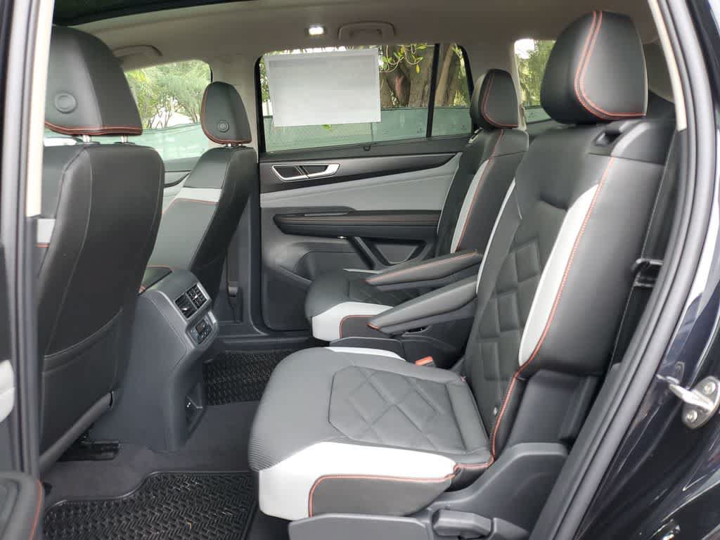 Certified 2024 Volkswagen Atlas Peak Edition SEL AWD/4WD image 27