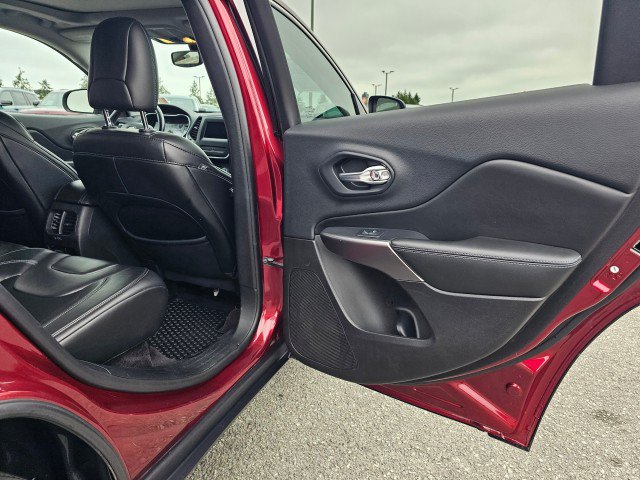 Used 2019 Jeep Cherokee Latitude Plus w/ Comfort/Convenience Group AWD/4WD image 15