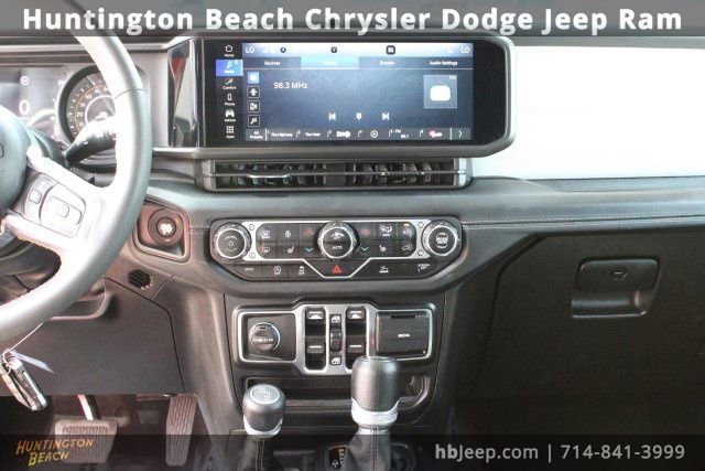 Used 2024 Jeep Wrangler Sahara image 15