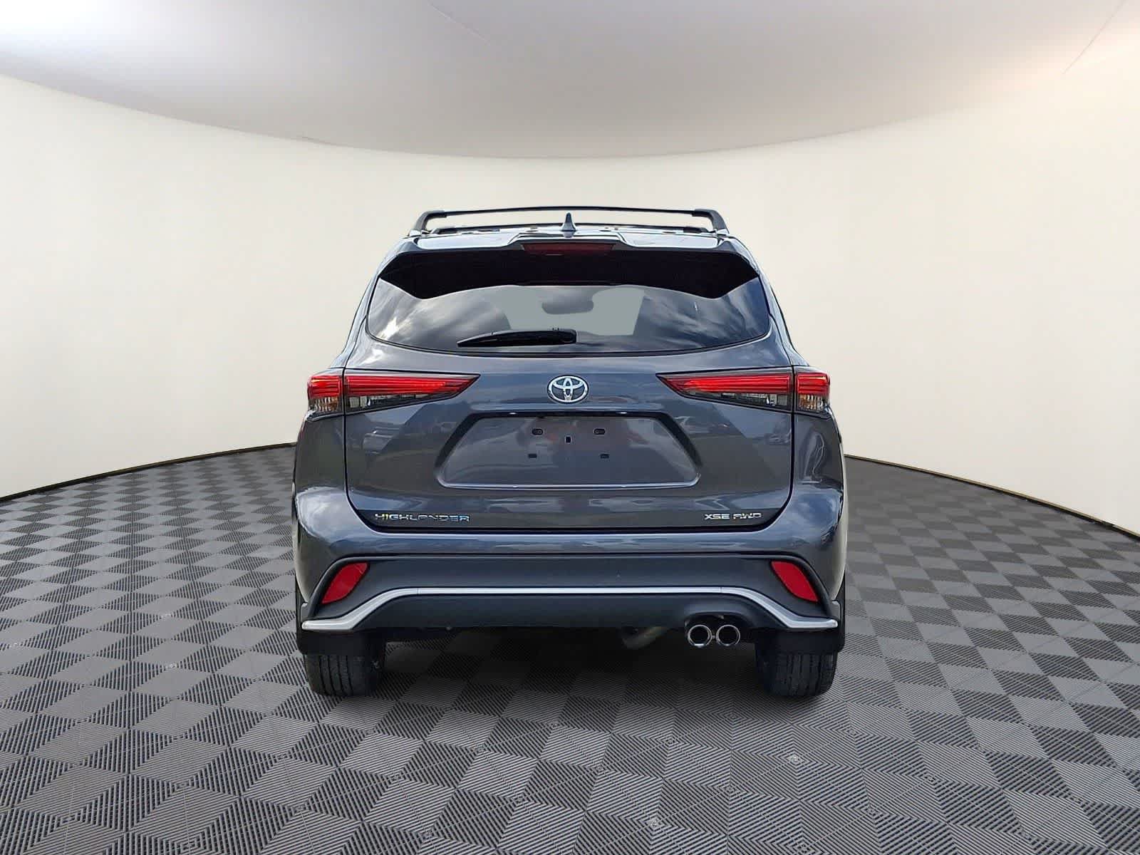 Used 2023 Toyota Highlander XSE AWD/4WD image 6
