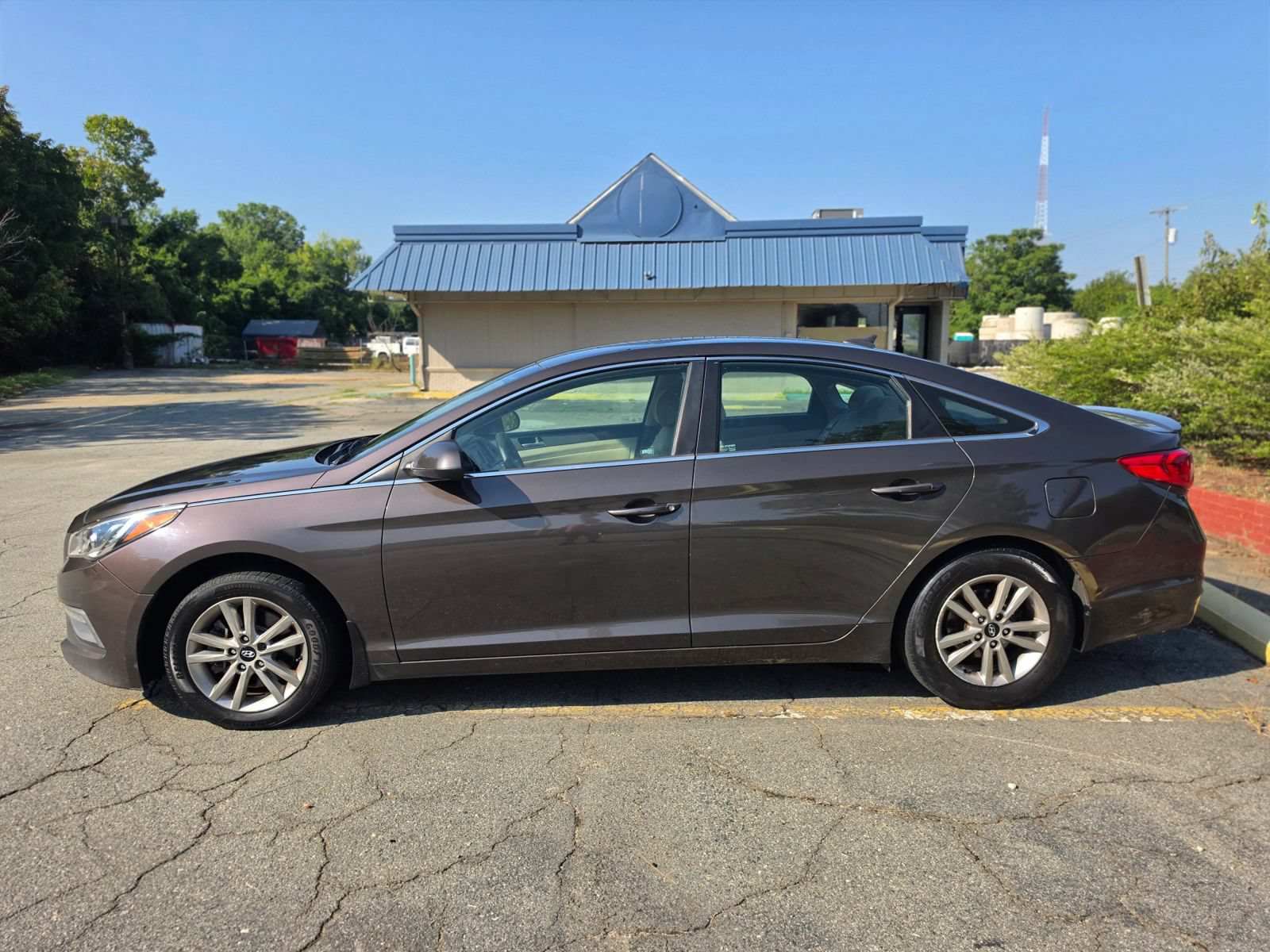 Used 2015 Hyundai Sonata SE w/ Option Group 09 FWD image 5