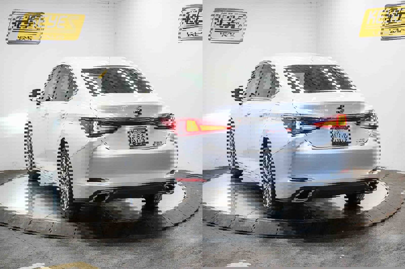 Used 2022 Lexus ES 350 image 2