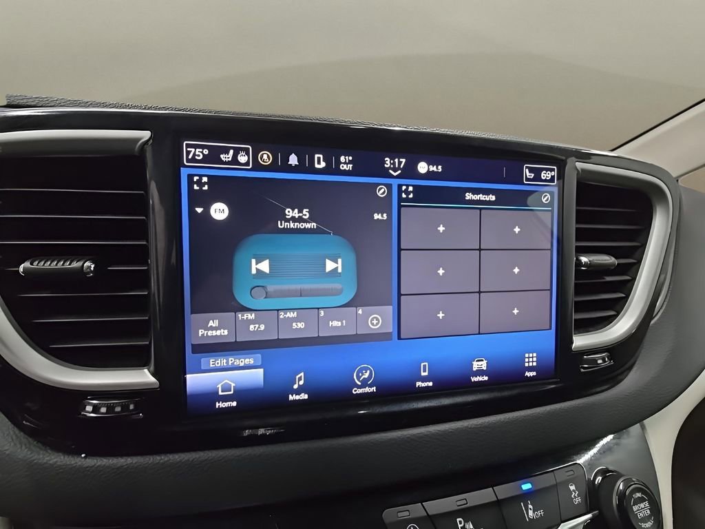 Used 2024 Chrysler Pacifica Touring-L image 25