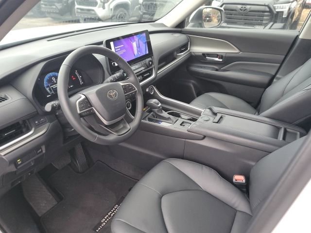 Used 2025 Toyota Grand Highlander XLE image 3