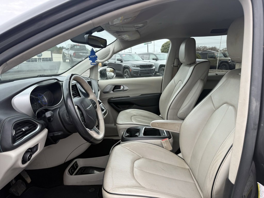 Used 2018 Chrysler Pacifica Limited image 14