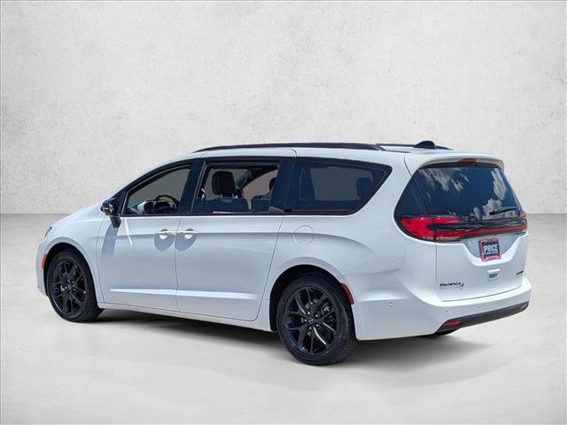 Used 2025 Chrysler Pacifica Limited FWD image 8