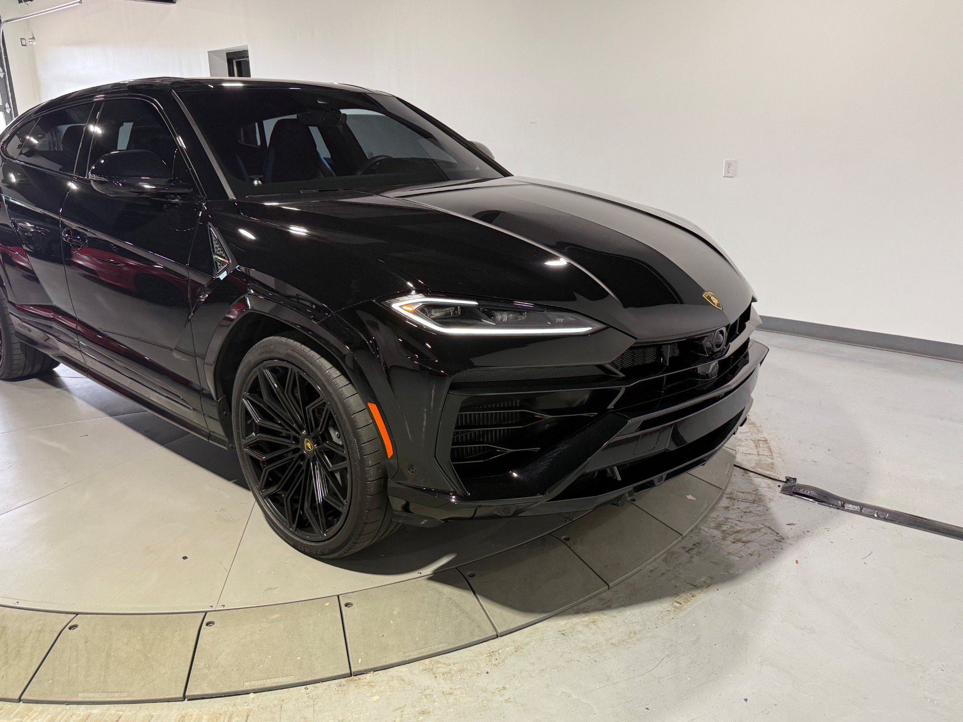 Used 2025 Lamborghini Urus SE AWD/4WD image 7