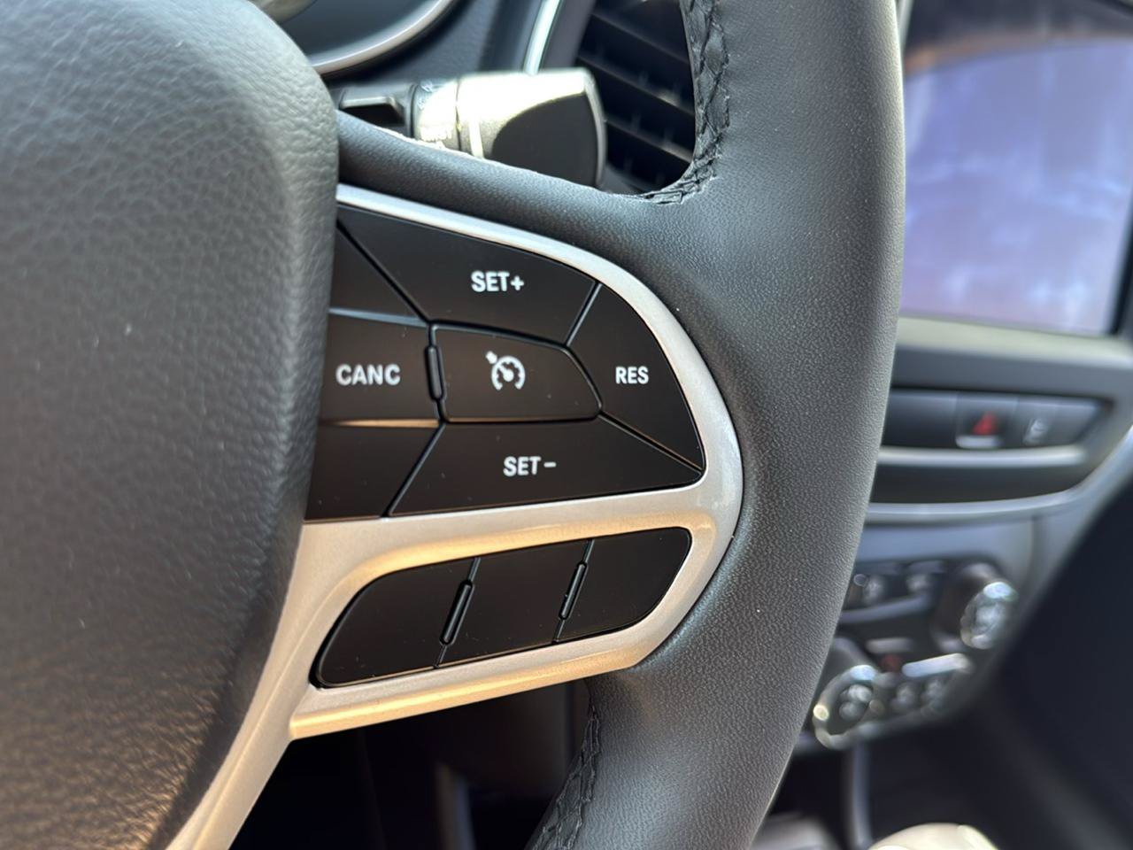 Used 2022 Jeep Cherokee Latitude AWD/4WD image 21