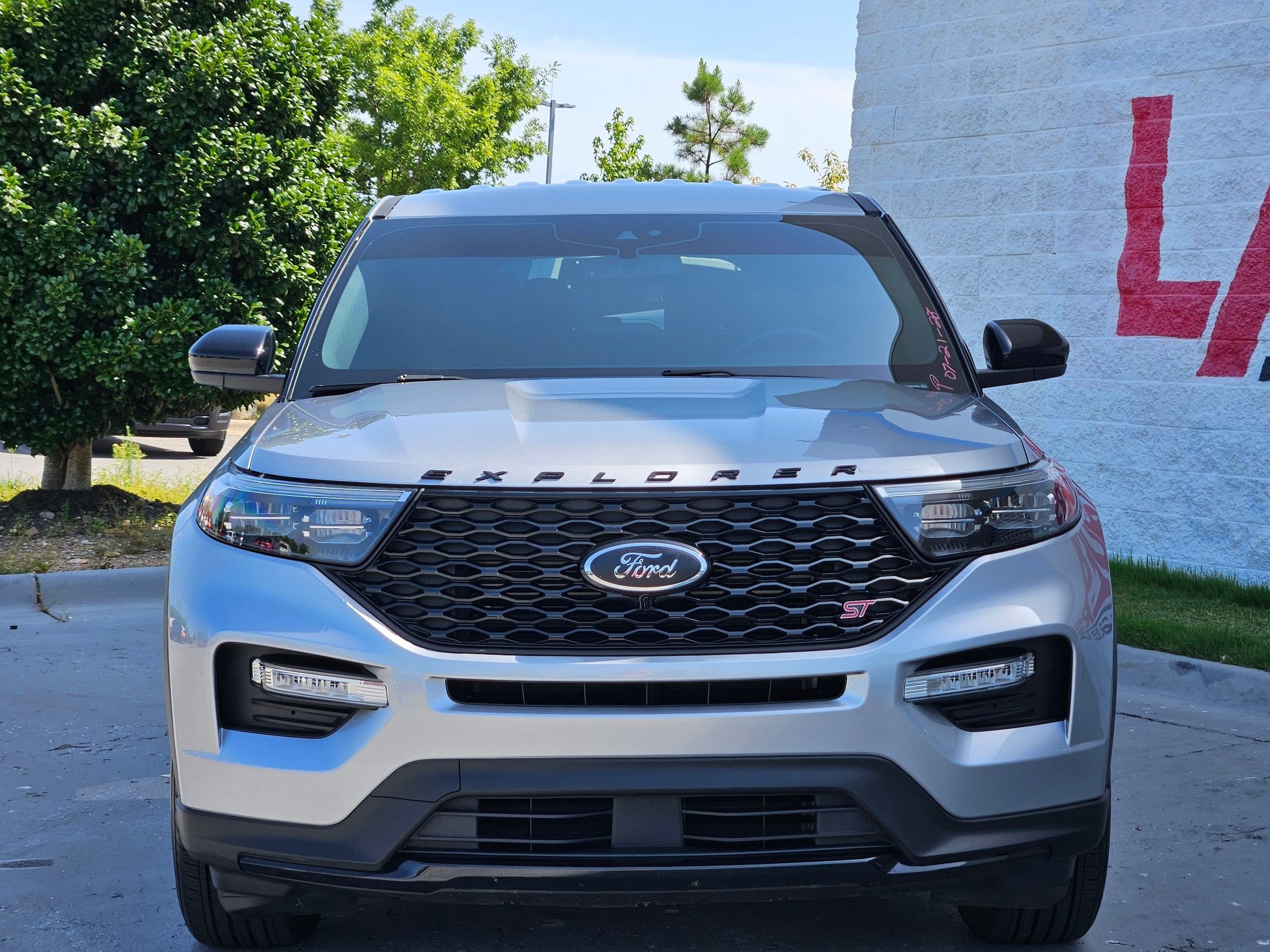 Used 2022 Ford Explorer ST AWD/4WD image 2