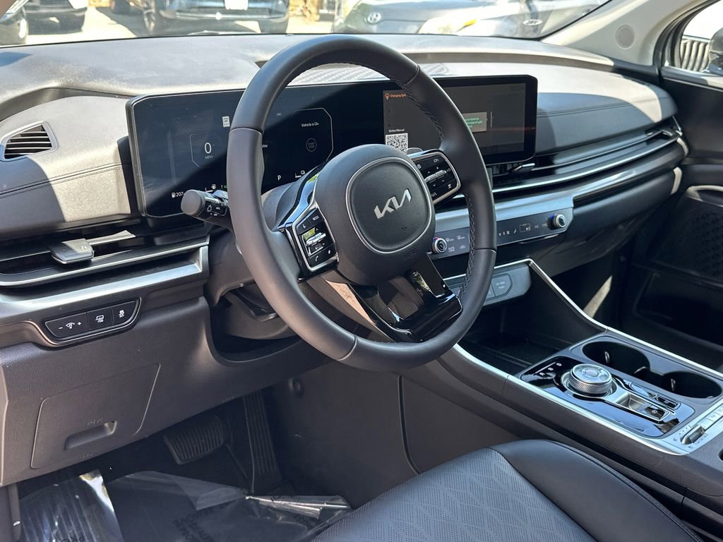 Certified 2025 Kia Carnival SX w/ SX Dark Edition Package FWD image 20