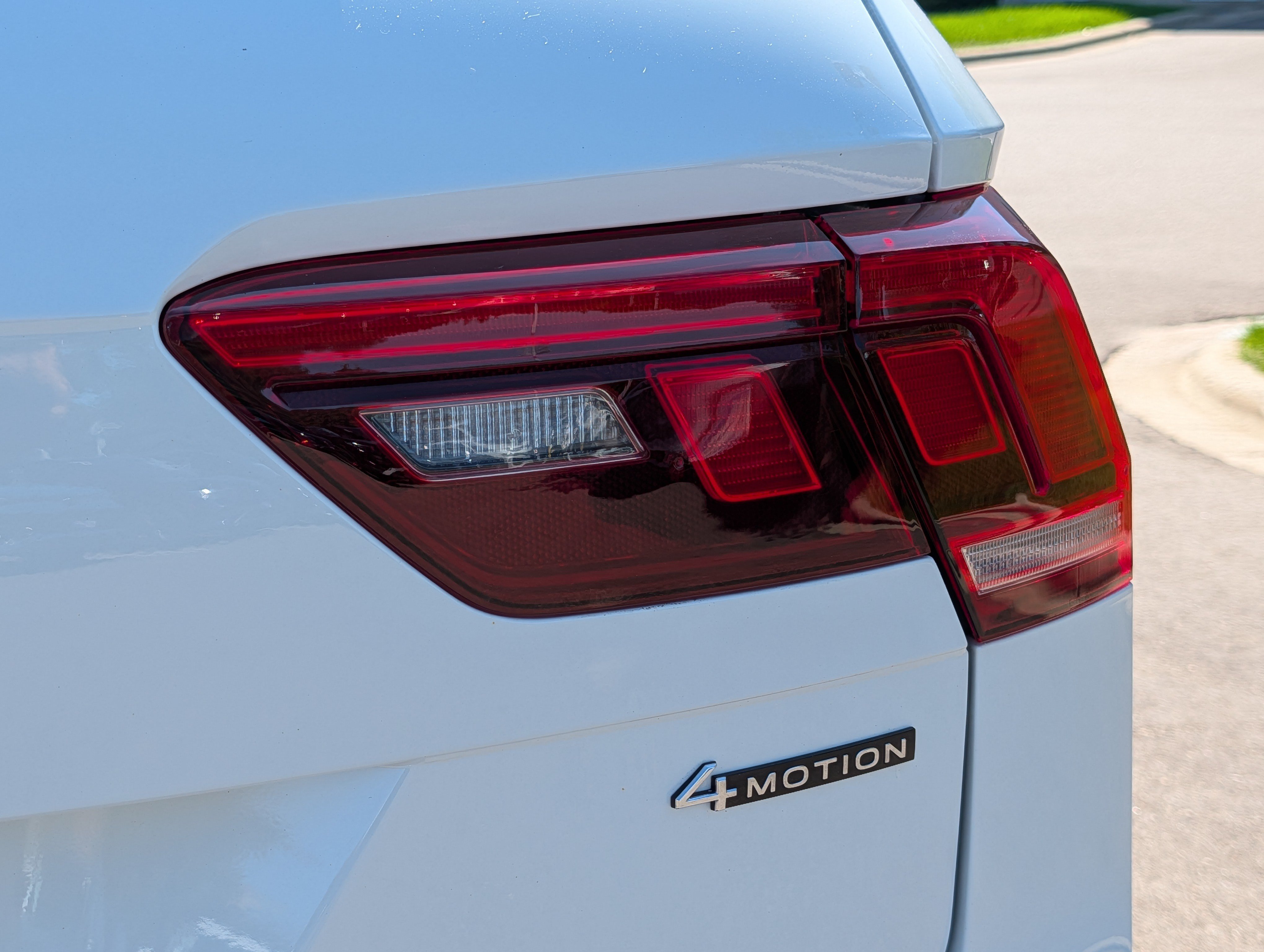 Certified 2024 Volkswagen Tiguan SE AWD/4WD image 17
