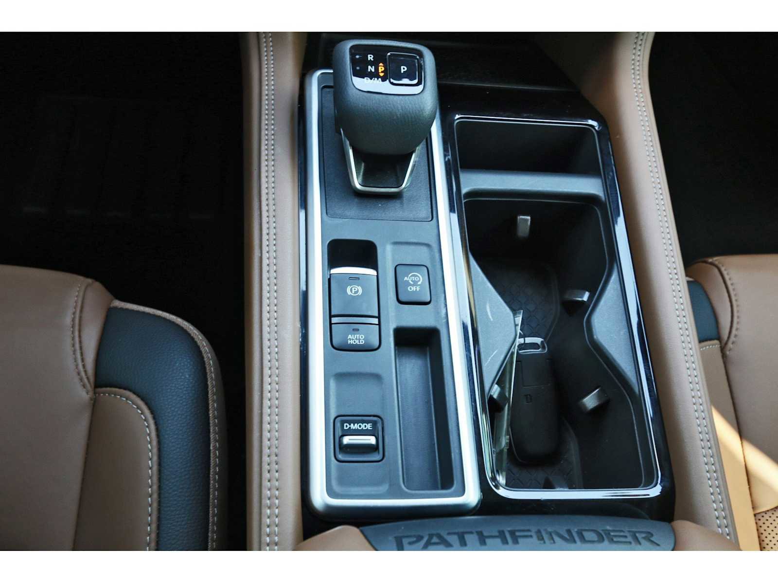 Used 2025 Nissan Pathfinder Platinum w/ Cargo Package image 26
