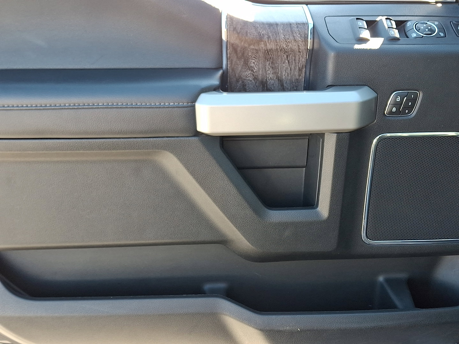 Used 2019 Ford F250 Lariat w/ Lariat Ultimate Package image 13