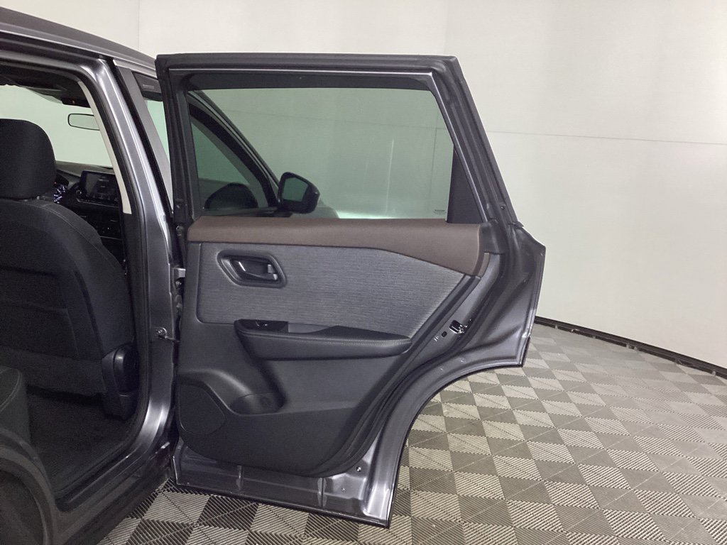 Used 2022 Nissan Rogue S image 10