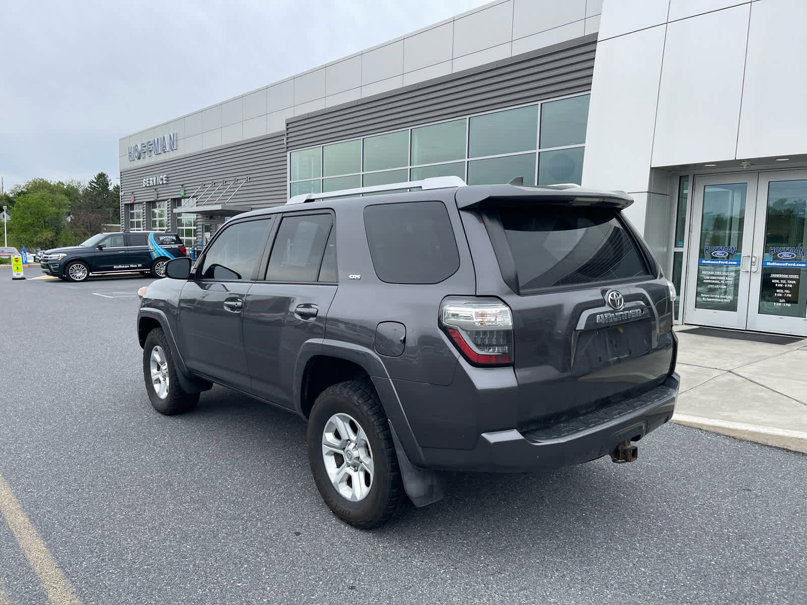 Used 2017 Toyota 4Runner SR5 AWD/4WD image 3