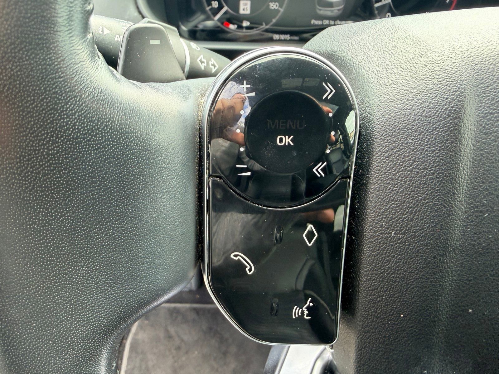 Used 2019 Land Rover Discovery HSE AWD/4WD image 15
