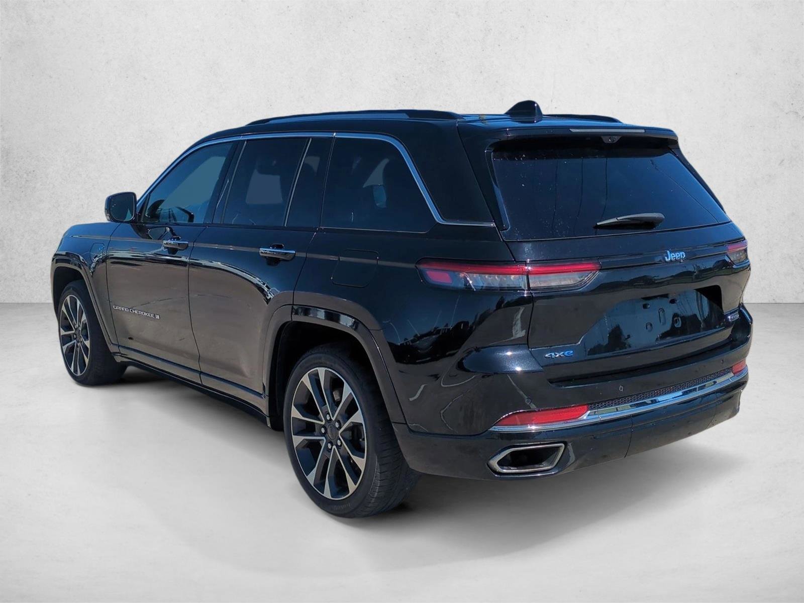 Used 2022 Jeep Grand Cherokee Overland w/ Luxury Tech Group IV AWD/4WD image 7