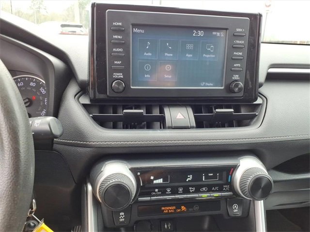 Used 2019 Toyota RAV4 LE image 14