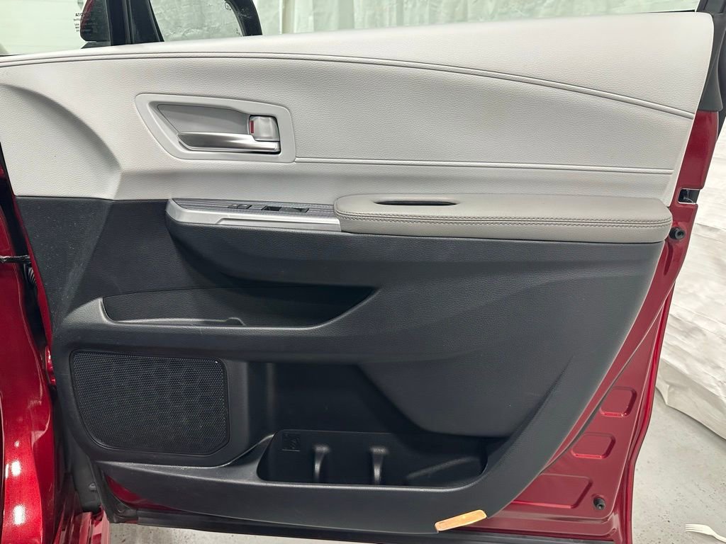 Used 2025 Toyota Sienna XLE image 62