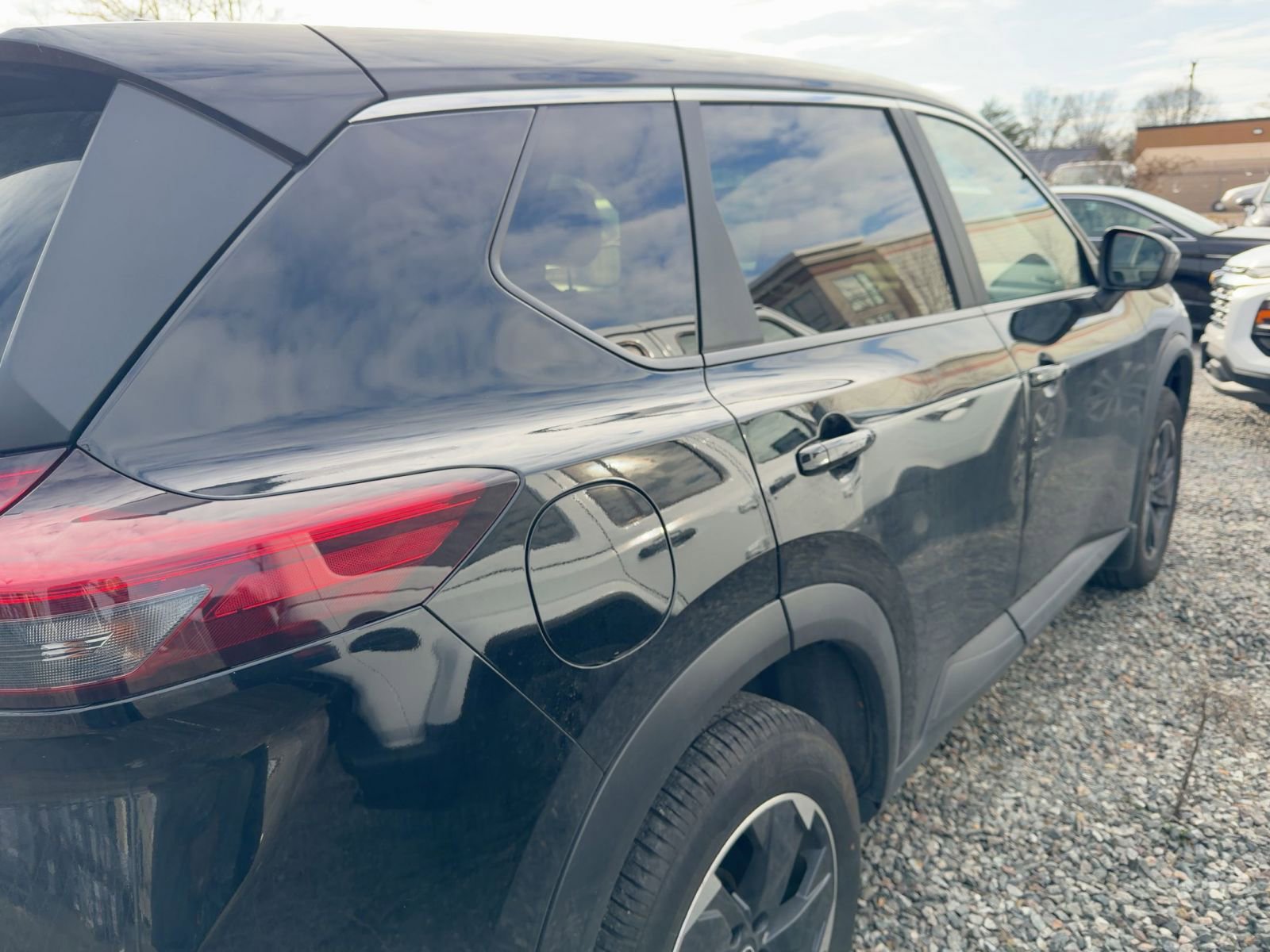 Used 2024 Nissan Rogue SV image 6