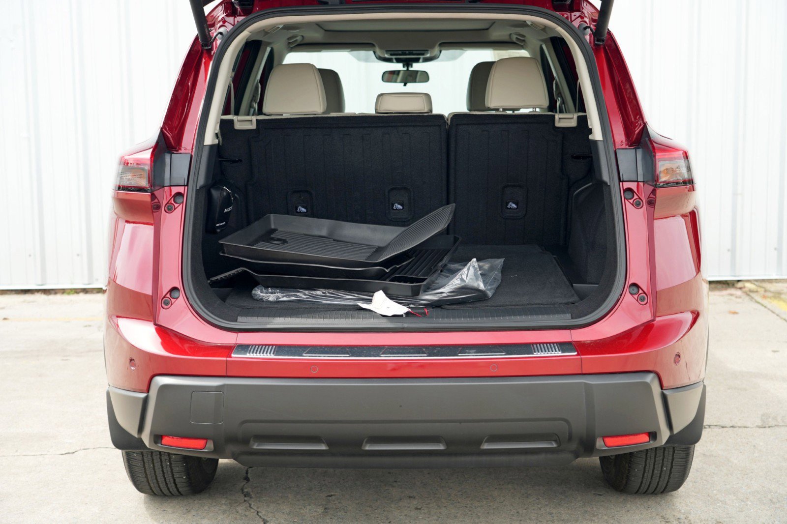 Used 2024 Nissan Rogue SV w/ SV Premium Package image 8