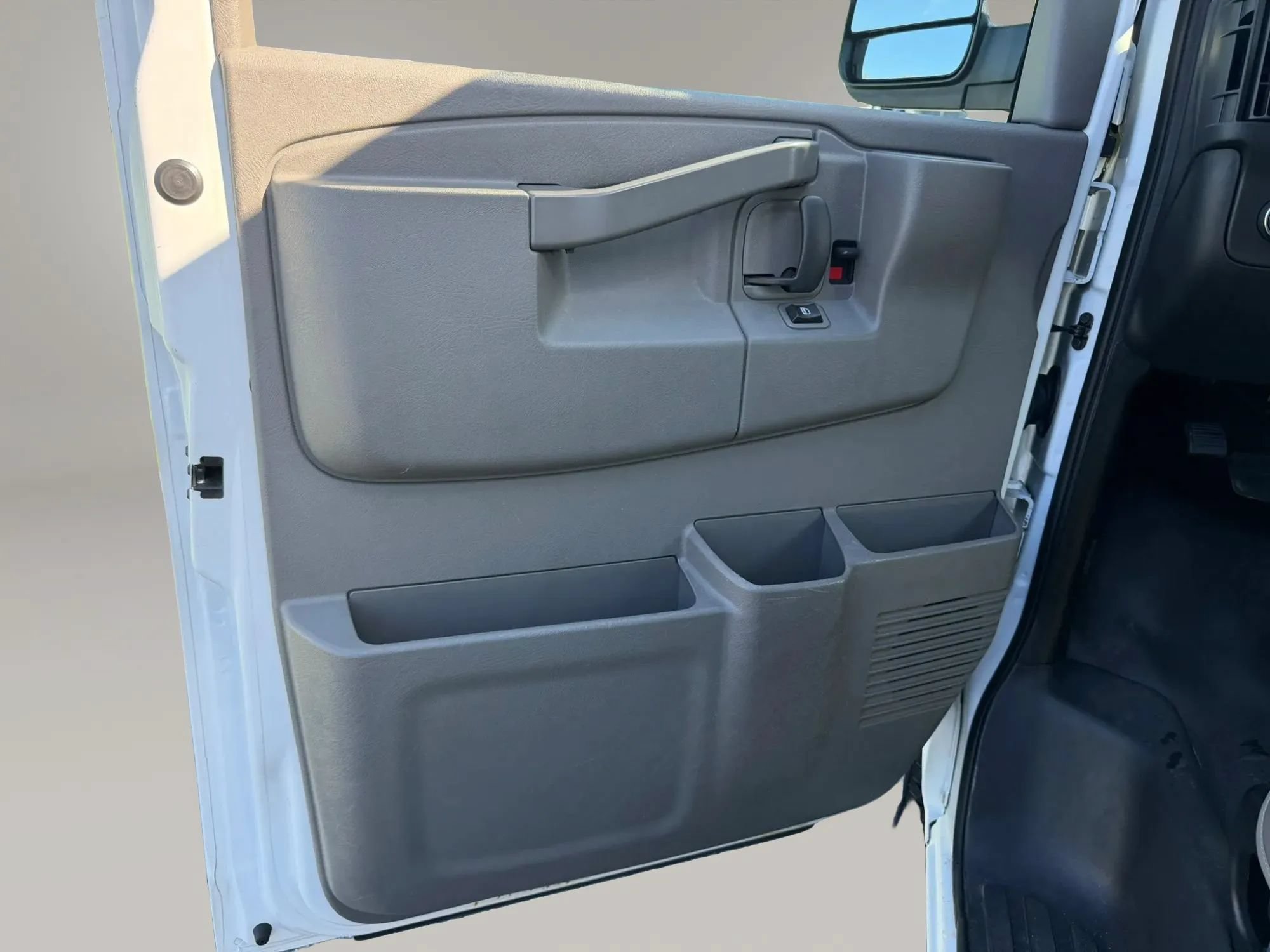 Used 2019 Chevrolet Express 2500 w/ Driver Convenience Package RWD image 12