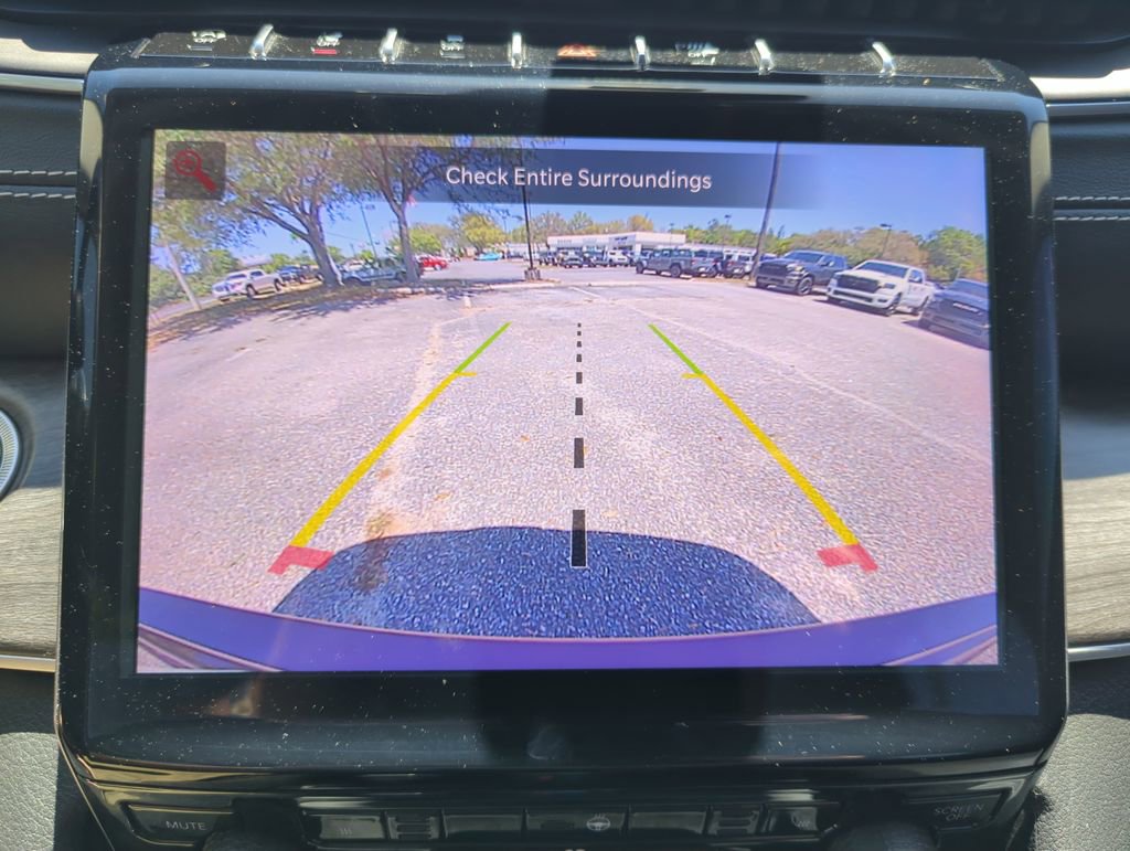 Used 2022 Jeep Grand Cherokee Limited image 25