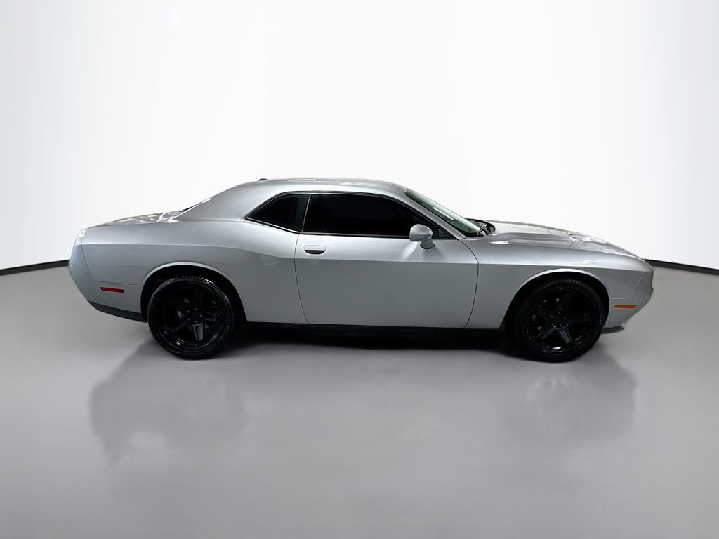 Used 2016 Dodge Challenger SXT RWD image 5