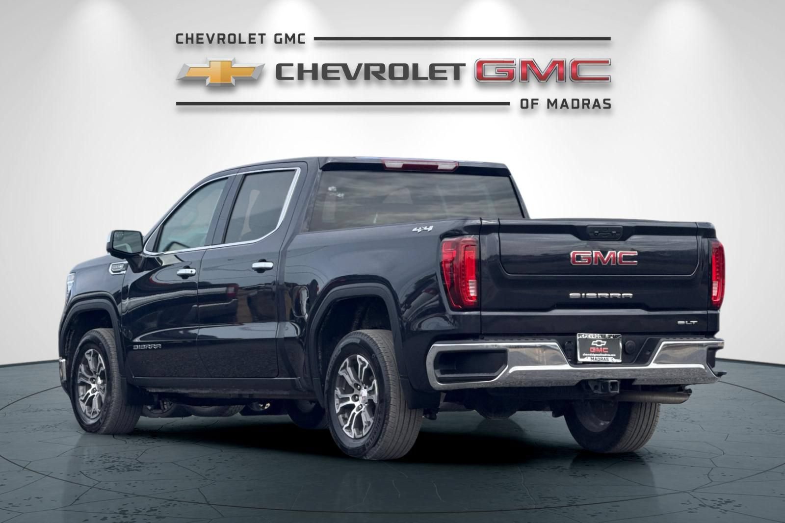 Used 2025 GMC Sierra 1500 SLT AWD/4WD image 5