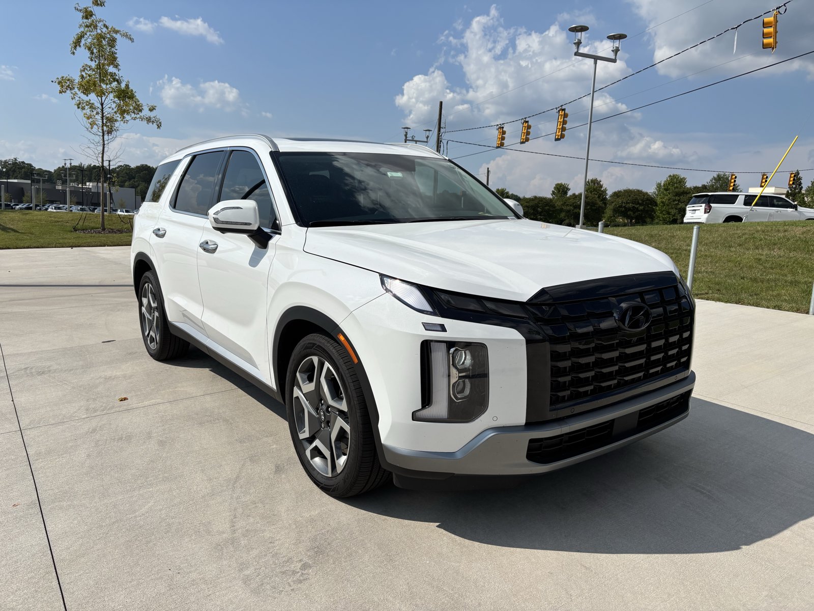 Used 2025 Hyundai Palisade SEL FWD image 2