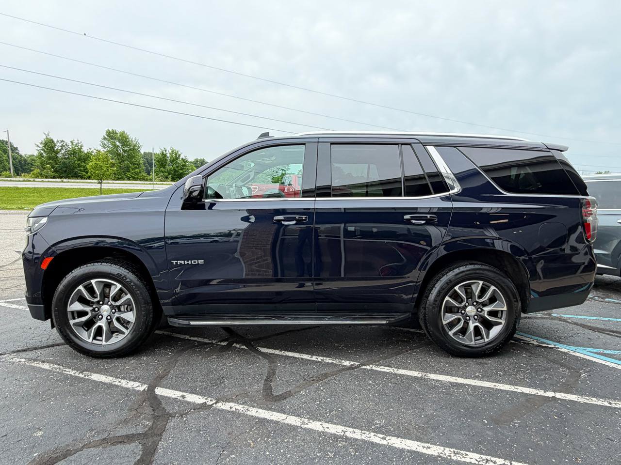 Used 2021 Chevrolet Tahoe LT w/ LT Signature Package AWD/4WD image 3
